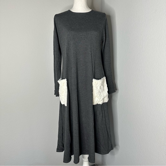 Go Couture Gray and White Crew Neck Dress NWT - Picture 6 of 8